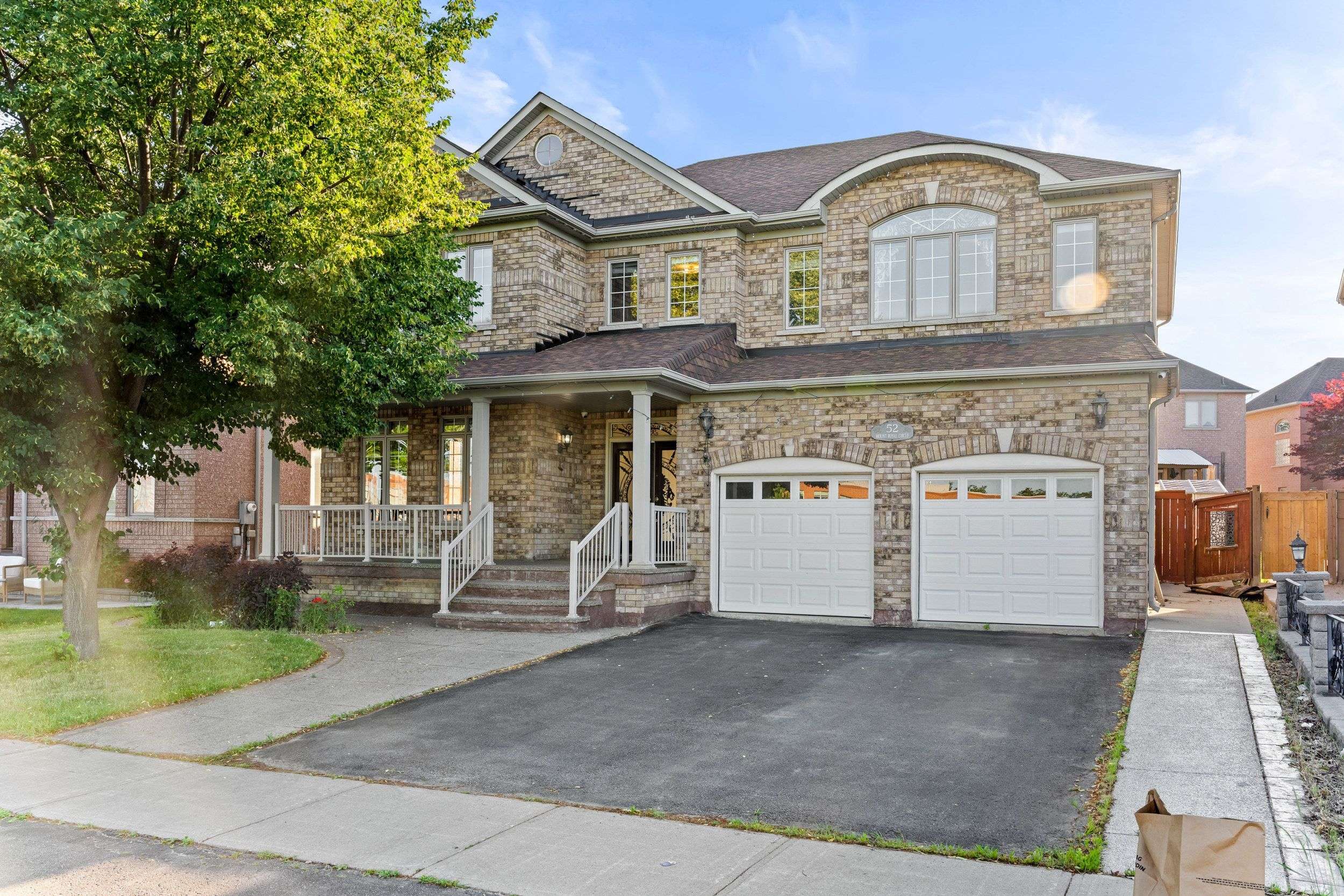 52 Mount Royal CIR, Brampton, ON L6P 2K4
