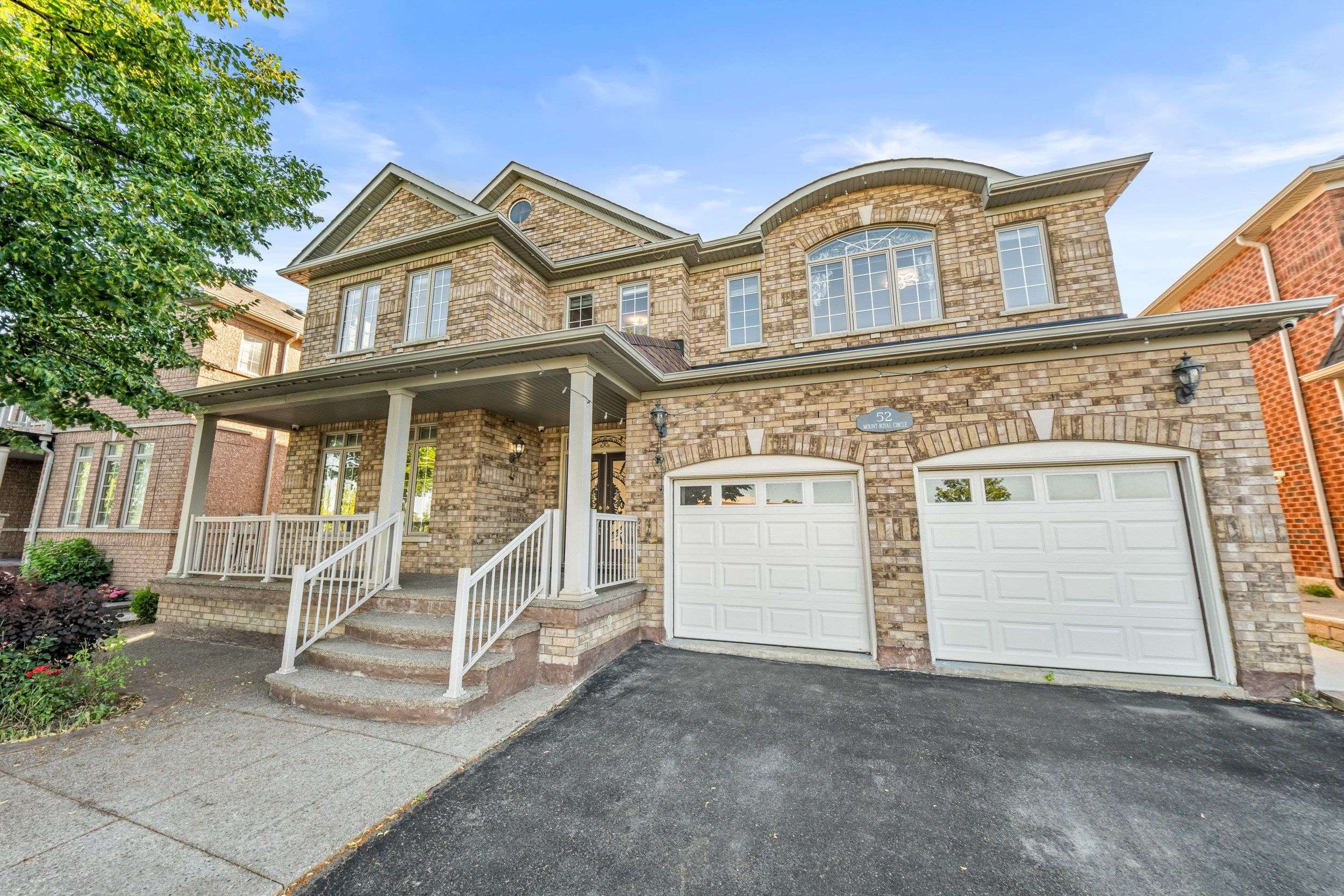 52 Mount Royal CIR, Brampton, ON L6P 2K4