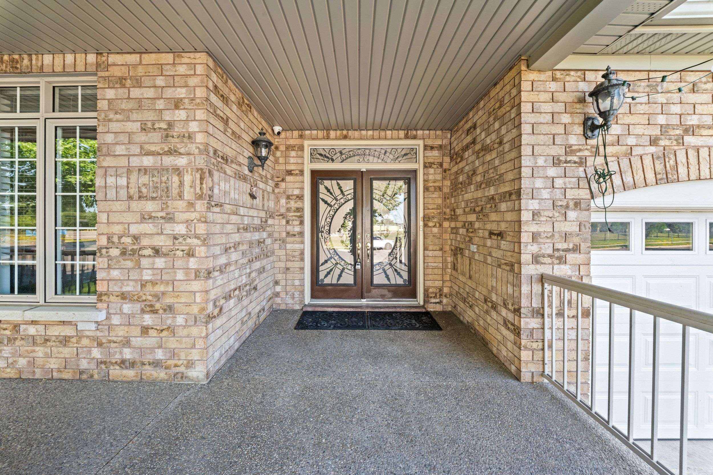 52 Mount Royal CIR, Brampton, ON L6P 2K4