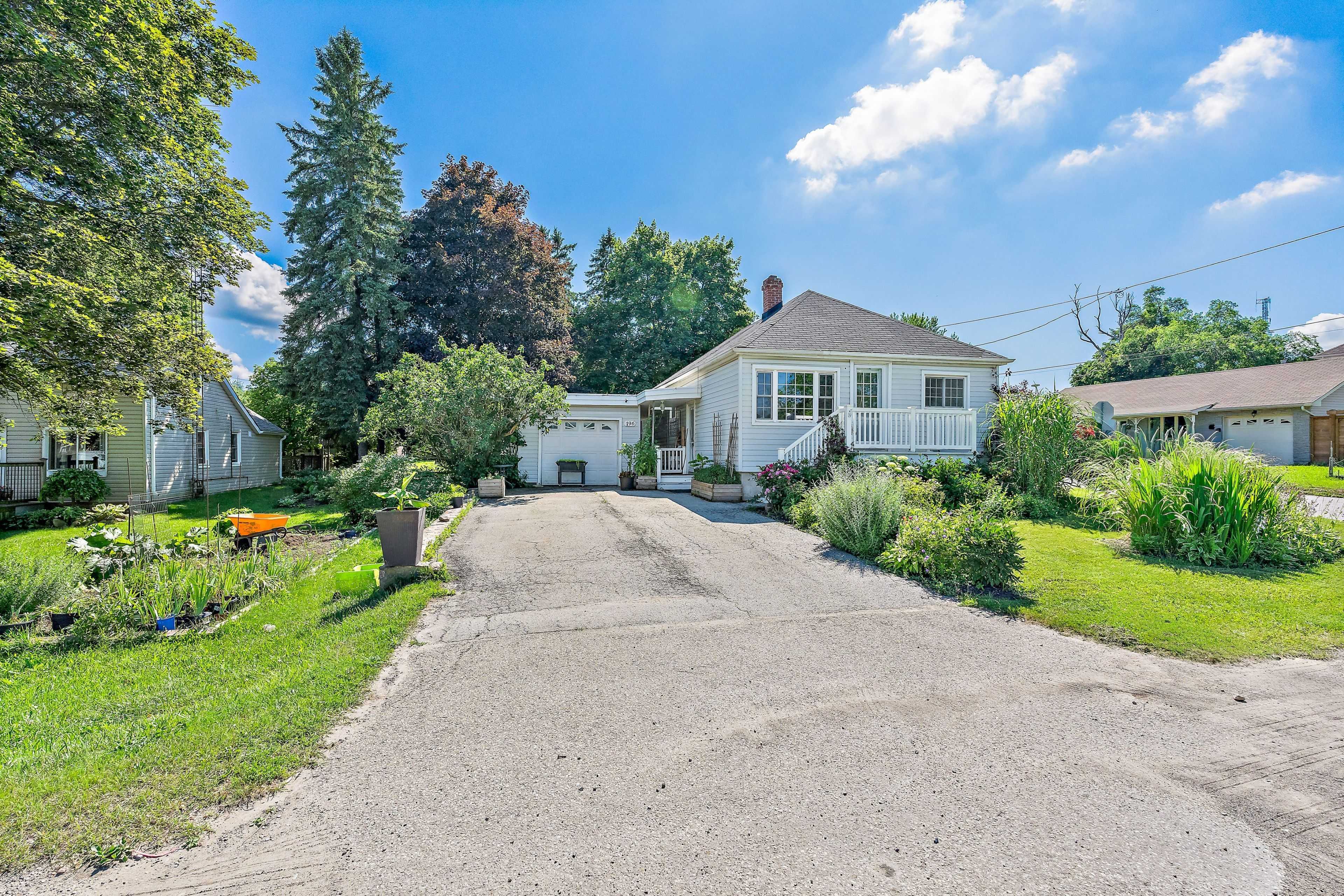 196 Main ST N, Halton Hills, ON L7J 1W8