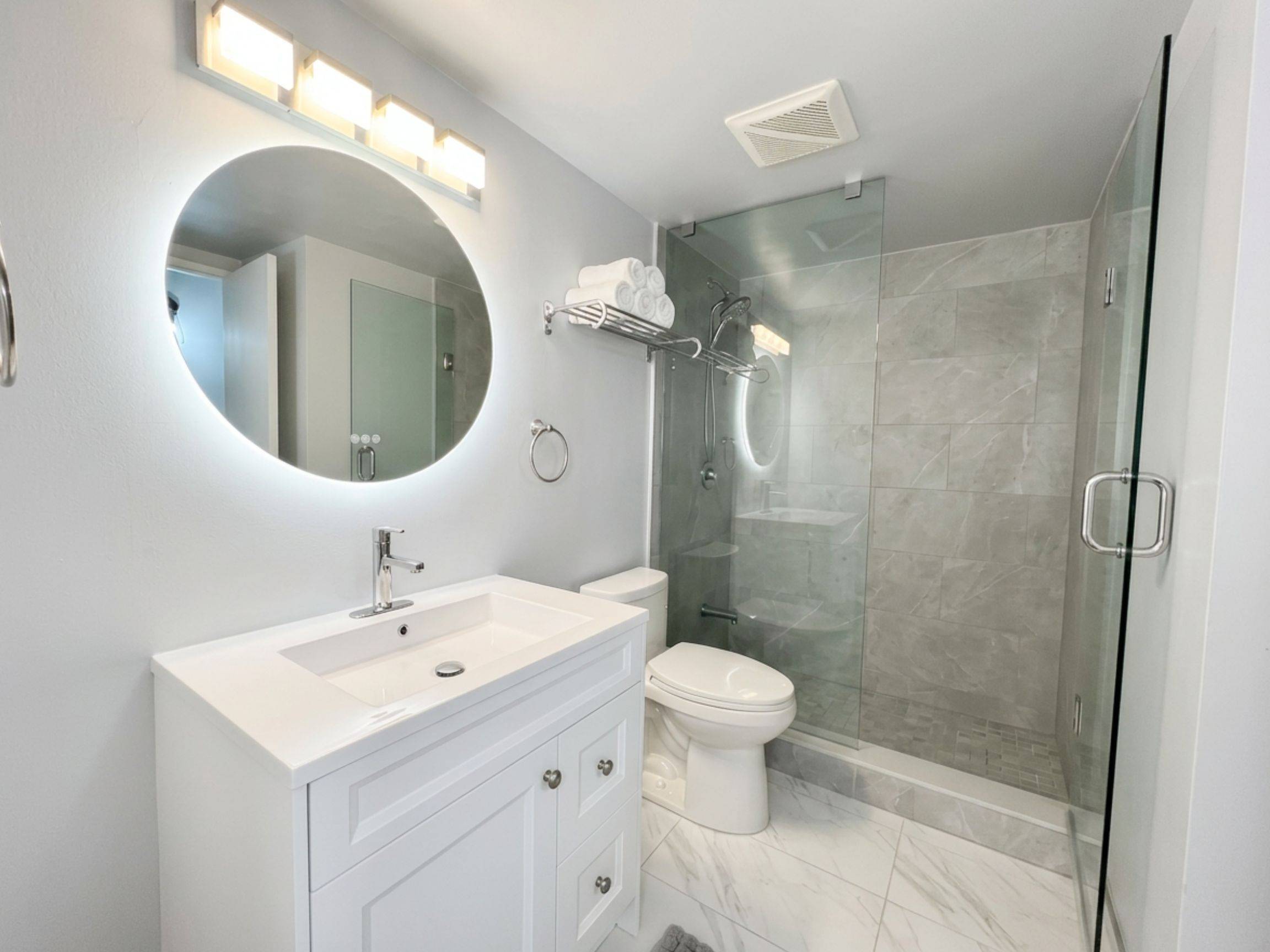 1100 Caven ST #406, Mississauga, ON L5G 4N3