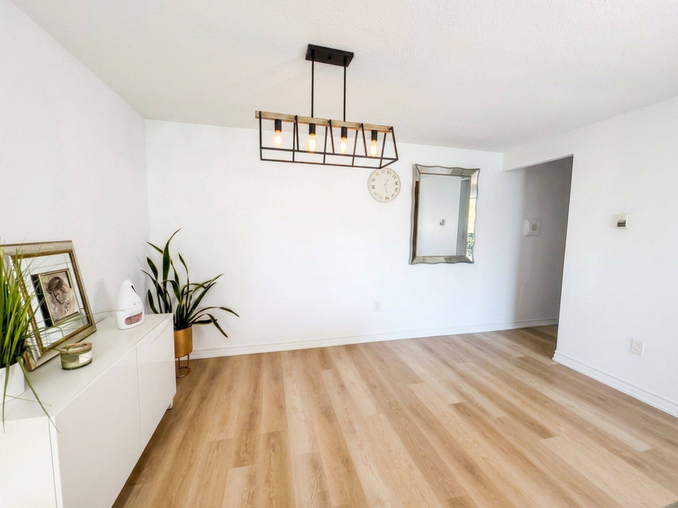 1100 Caven ST #406, Mississauga, ON L5G 4N3