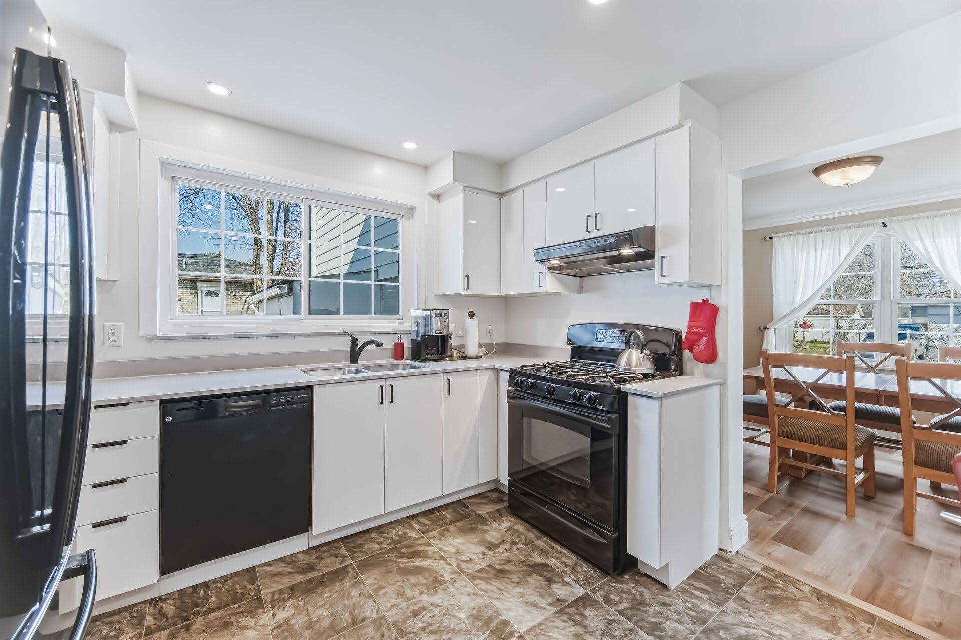15 Braemar DR, Brampton, ON L6T 2L5