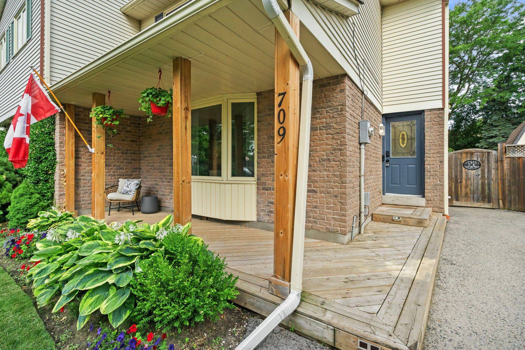 709 Middleton CRES, Milton, ON L9T 4C2