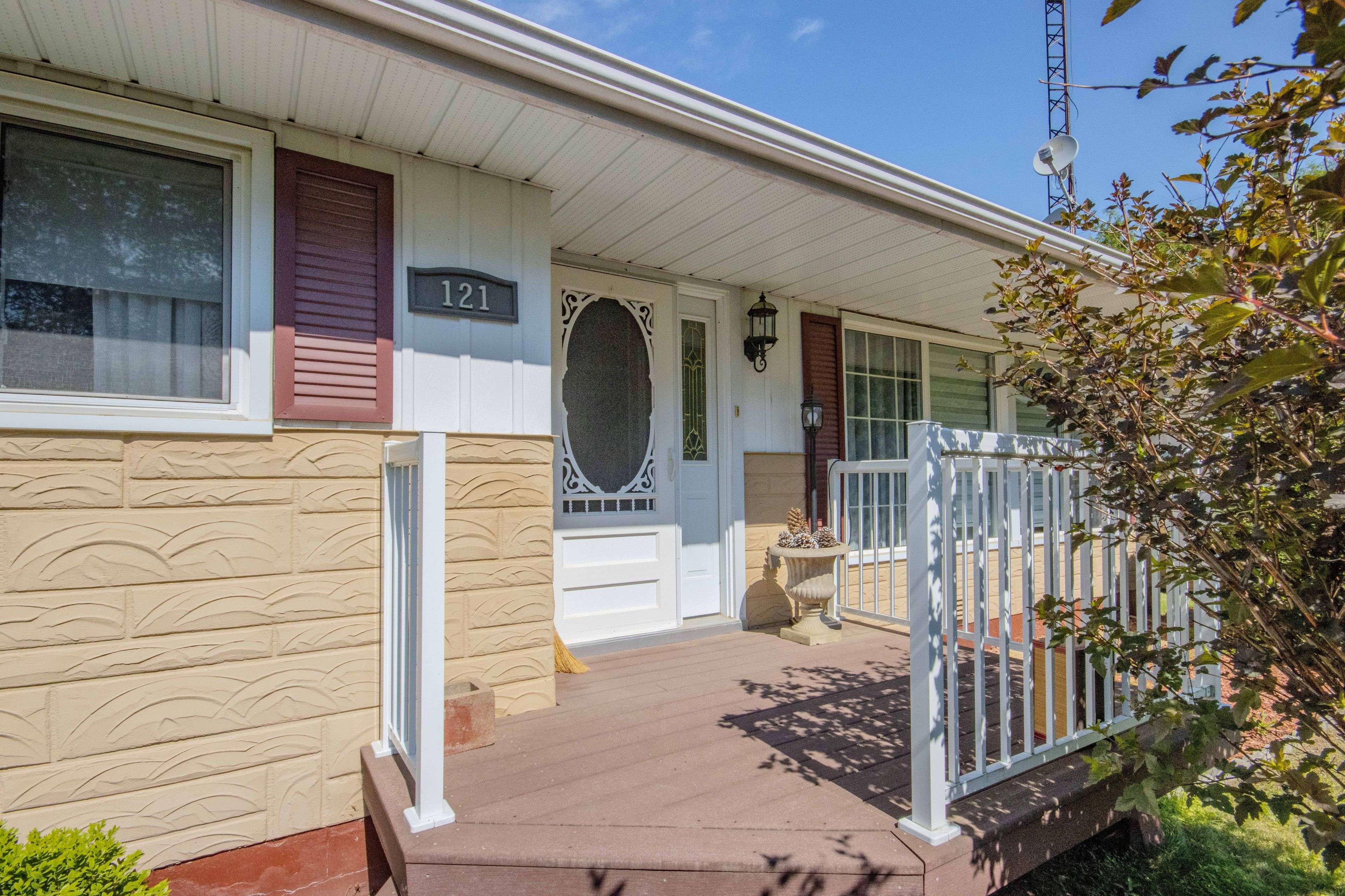 121 Sandhill DR, Madawaska Valley, ON K0J 1B0