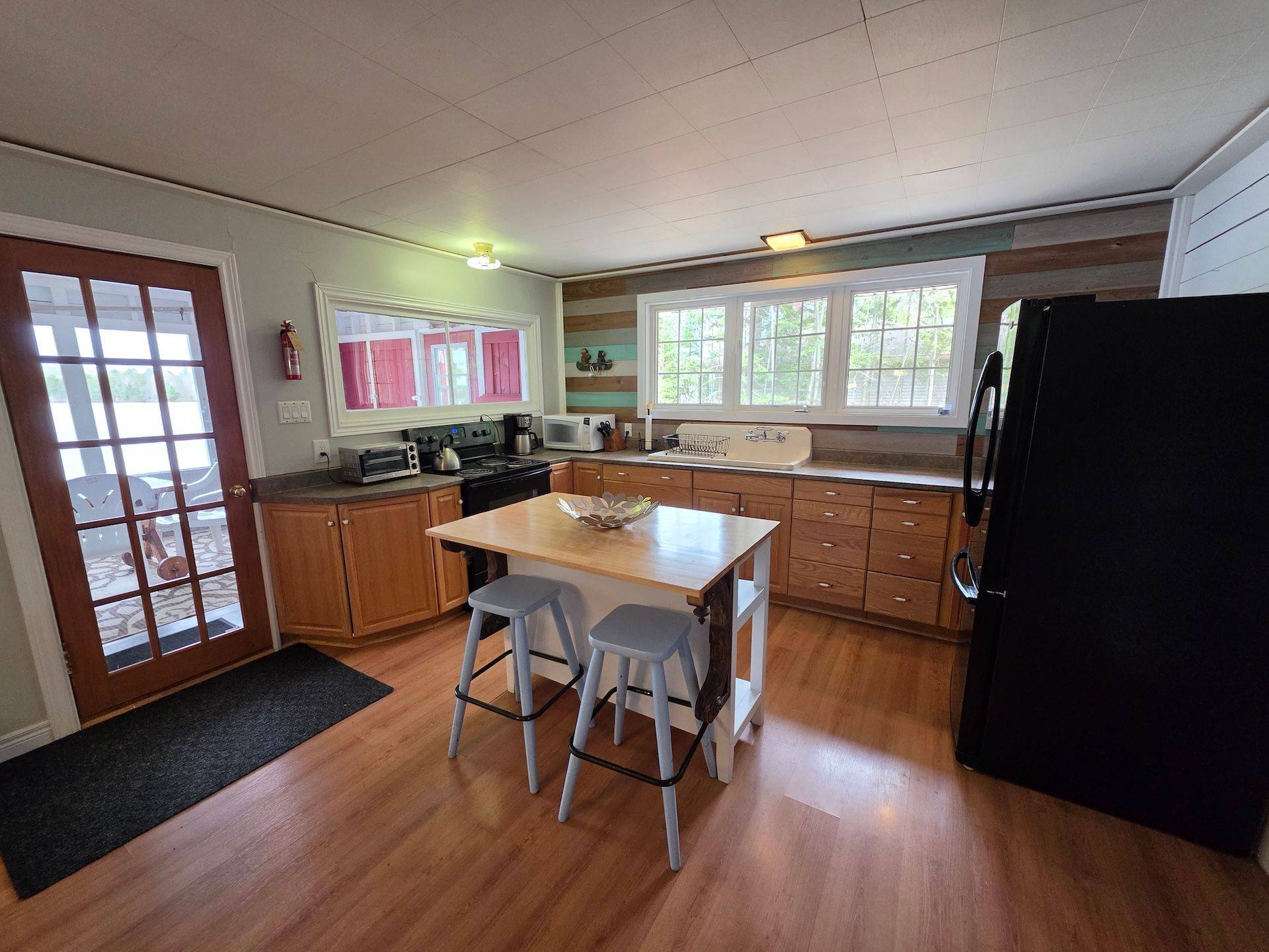 952 Siberia RD, Madawaska Valley, ON K0J 1B0