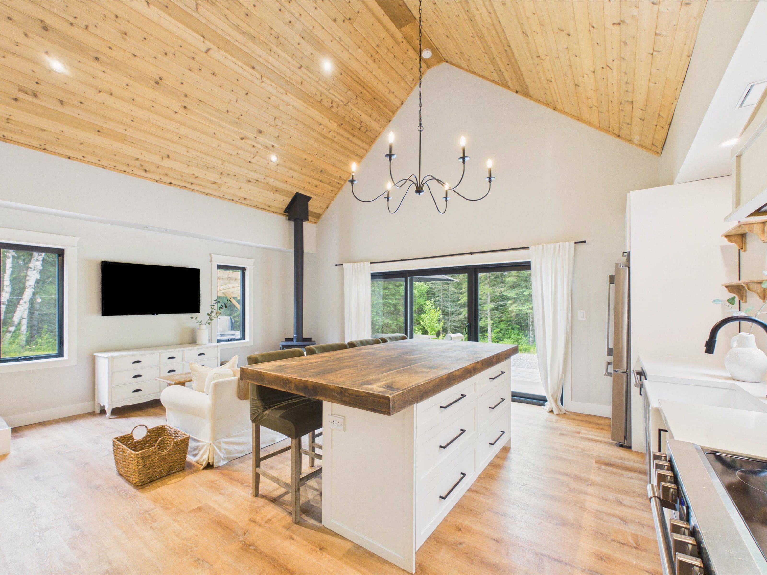 622 Fish Lake RD, Huntsville, ON P1H 2J6