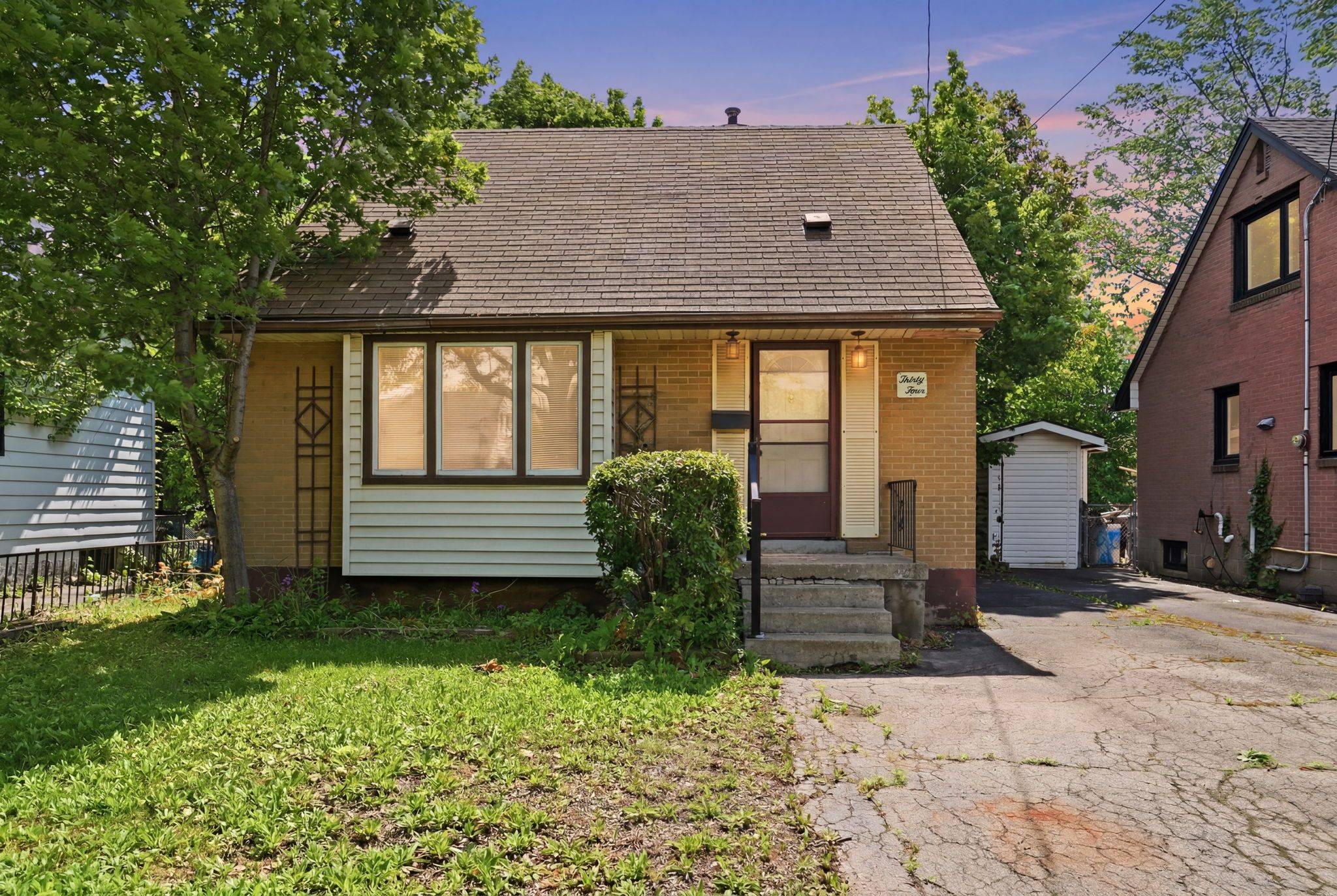 34 Eaton PL, Hamilton, ON L8H 1N7