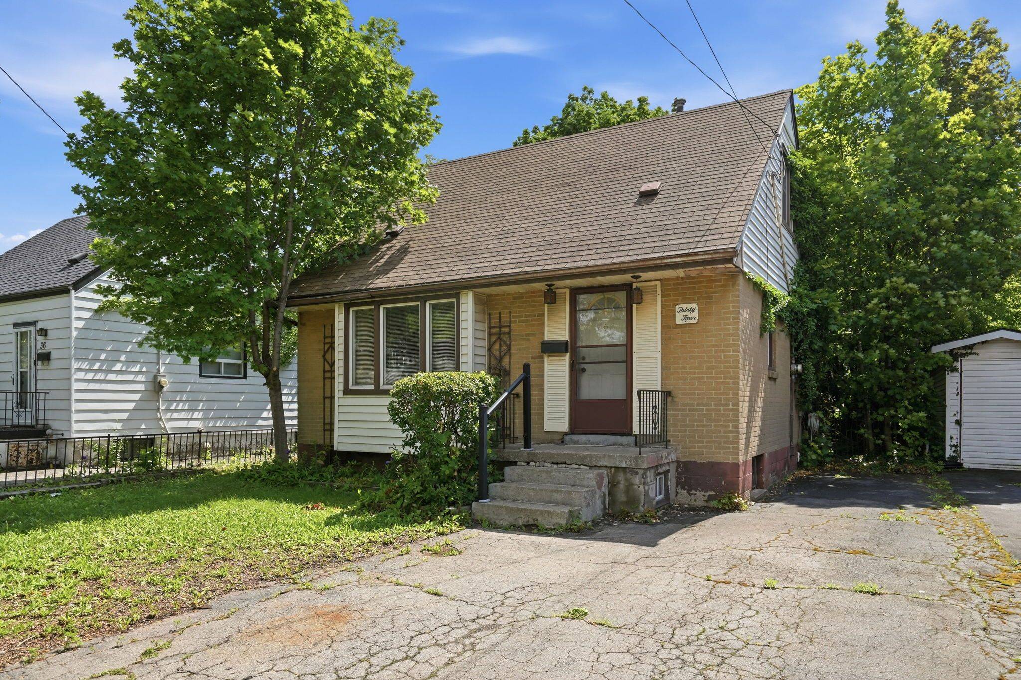 34 Eaton PL, Hamilton, ON L8H 1N7