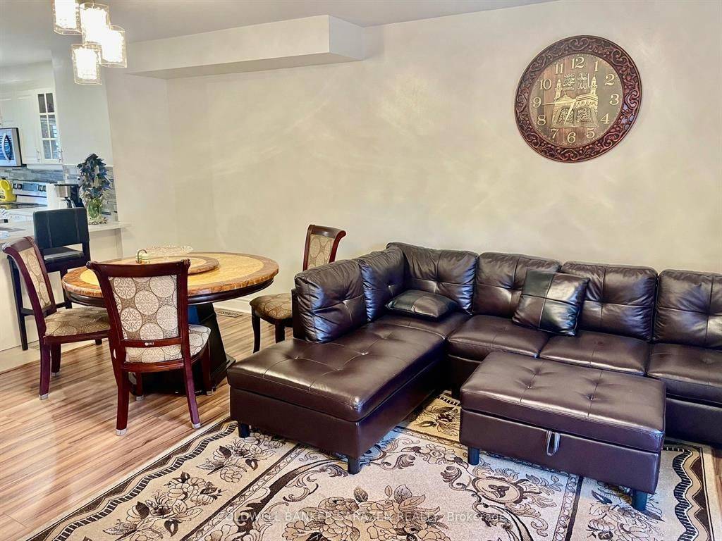 15 Sturbridge Private, Hunt Club - South Keys And Area, ON K1T 3J6
