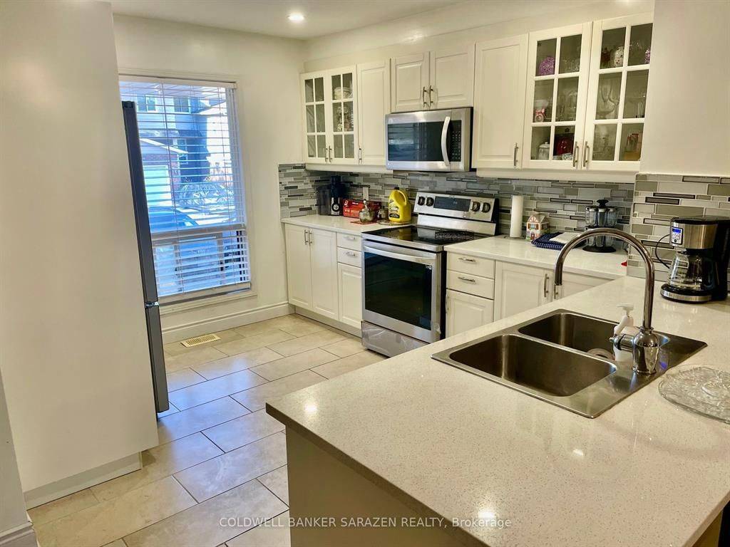 15 Sturbridge Private, Hunt Club - South Keys And Area, ON K1T 3J6
