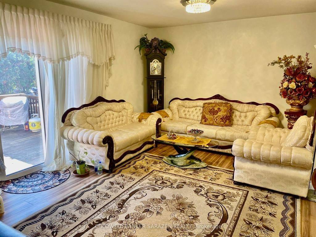 15 Sturbridge Private, Hunt Club - South Keys And Area, ON K1T 3J6