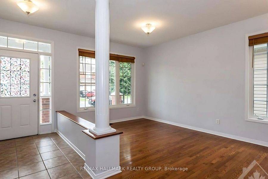 135 Stedman ST, Blossom Park - Airport And Area, ON K1T 0B4