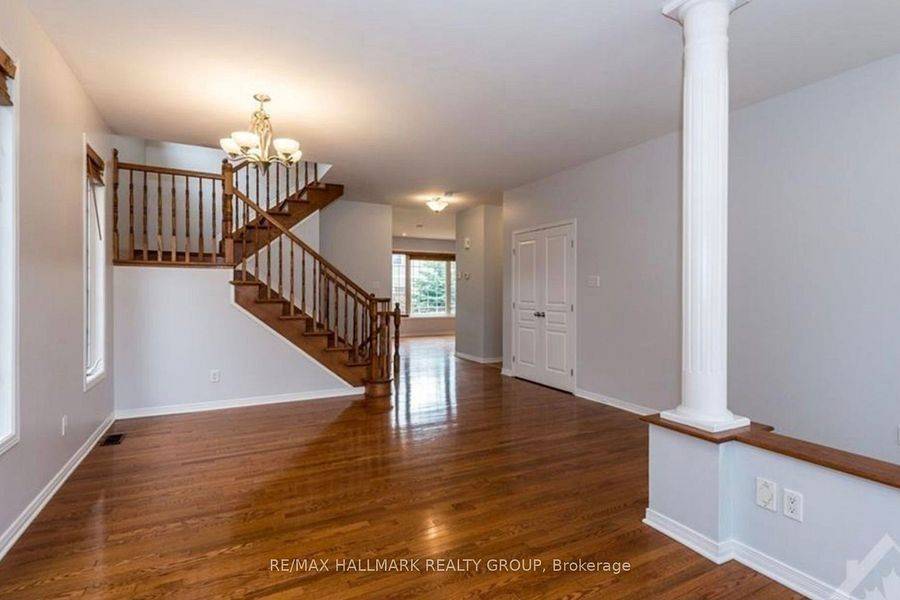 135 Stedman ST, Blossom Park - Airport And Area, ON K1T 0B4