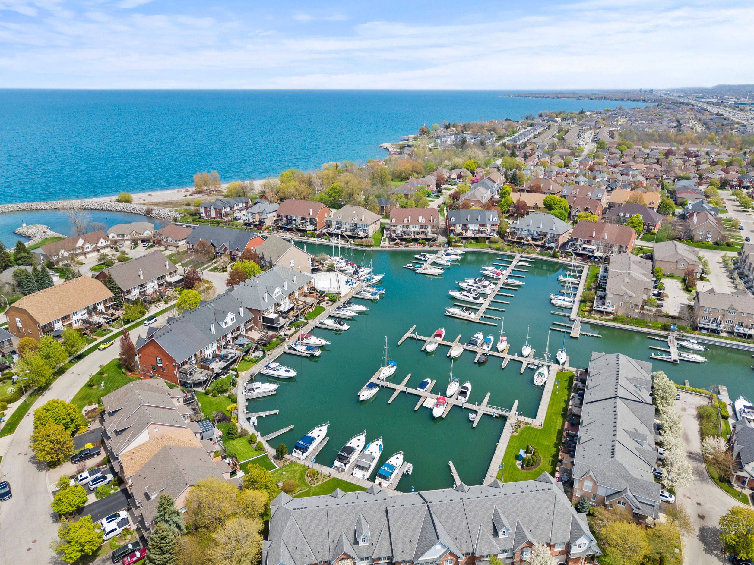 5 Harbour DR, Hamilton, ON L8E 4Z4