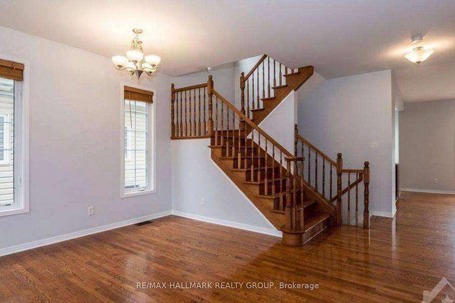 135 Stedman ST, Blossom Park - Airport And Area, ON K1T 0B4