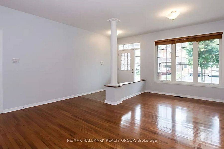135 Stedman ST, Blossom Park - Airport And Area, ON K1T 0B4