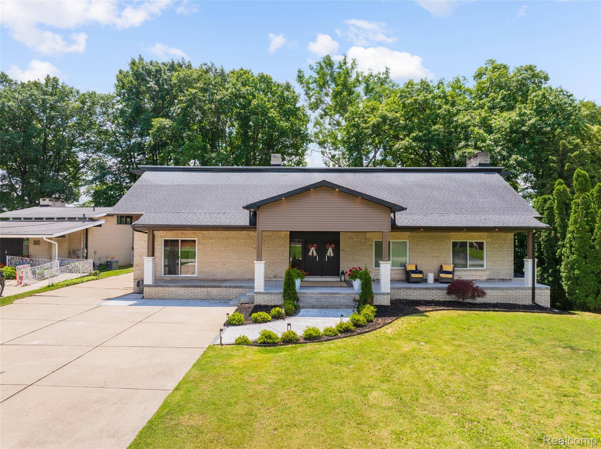 44429 Harmony LN, Van Buren Charter Township, MI 48111