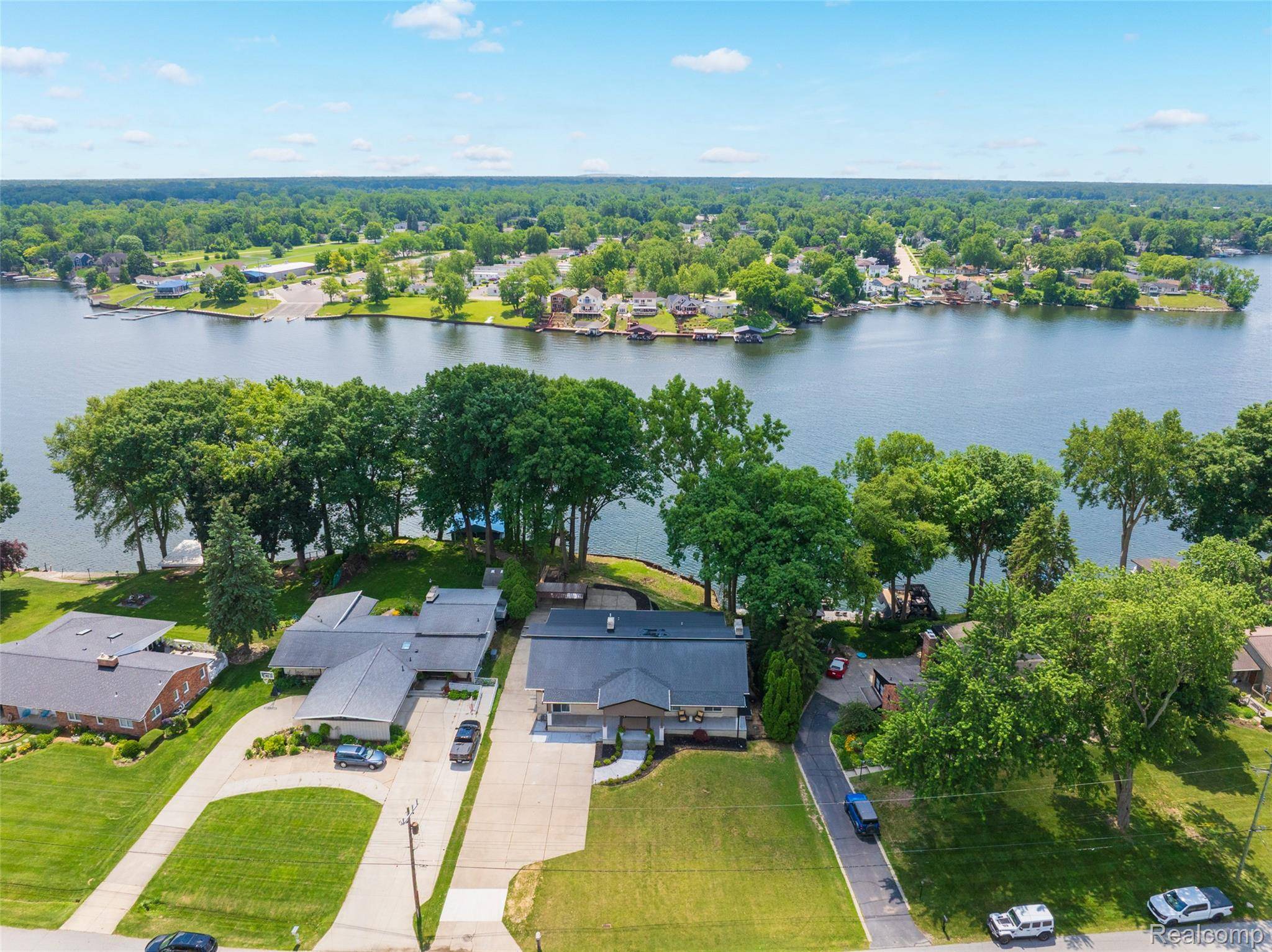 44429 Harmony LN, Van Buren Charter Township, MI 48111