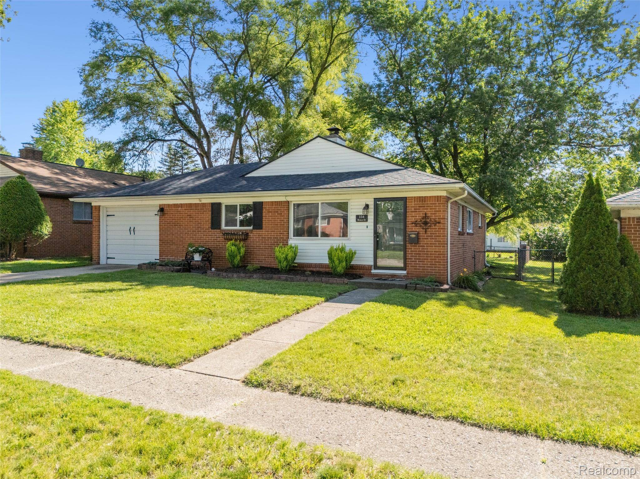 154 Noble ST, Milford Village, MI 48381