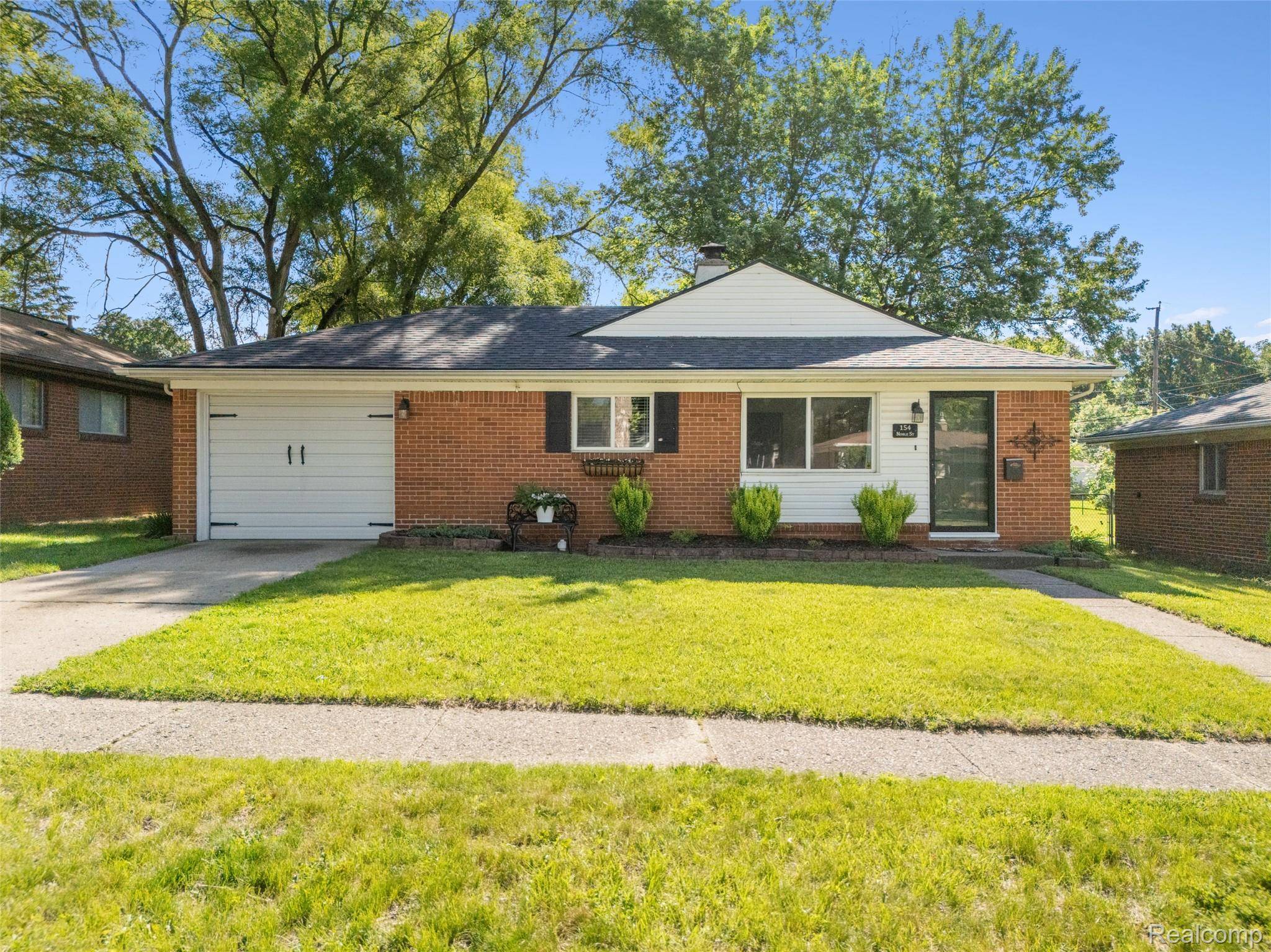 154 Noble ST, Milford Village, MI 48381