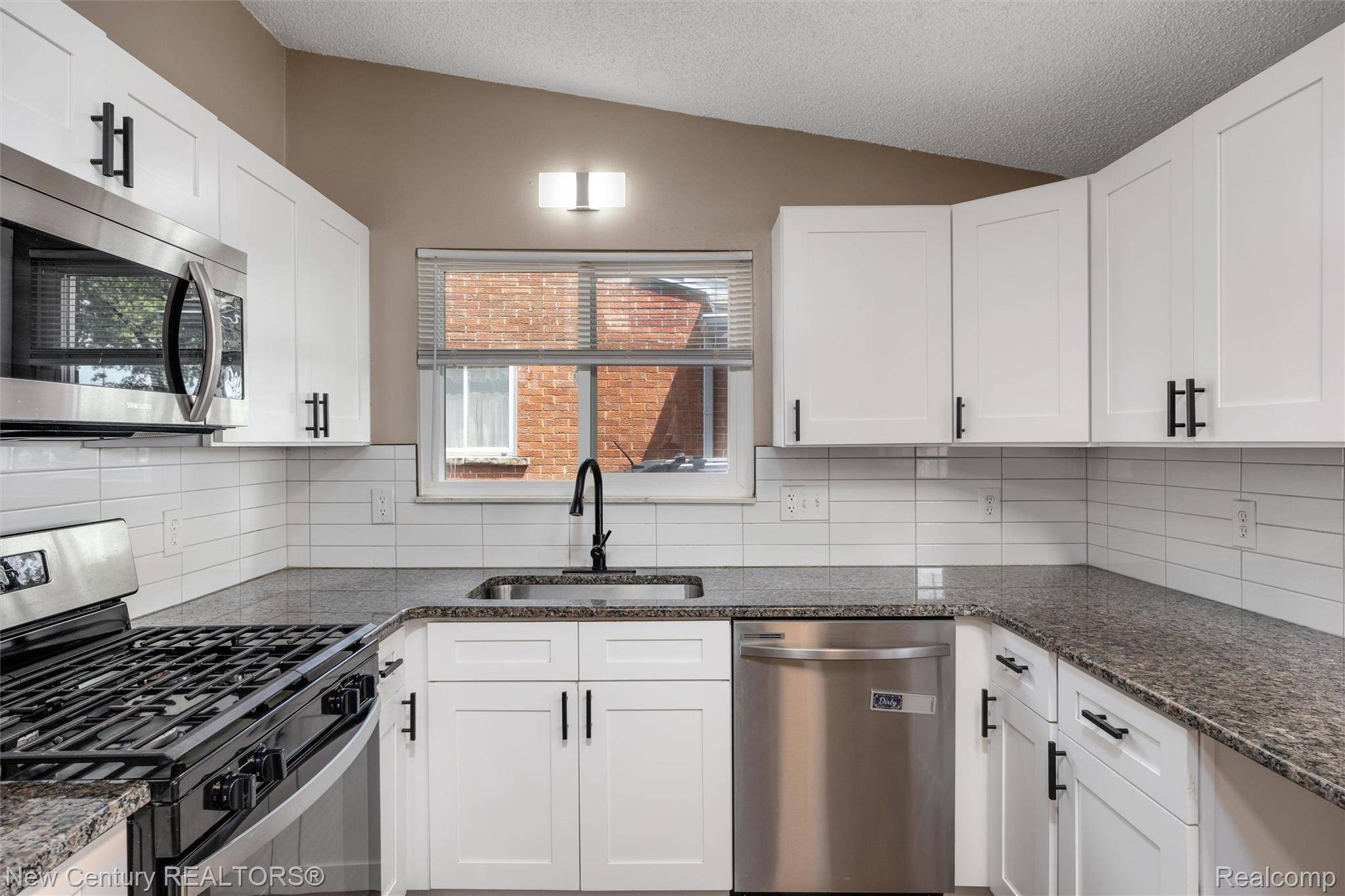 1720 Westbrook DR, Madison Heights, MI 48071