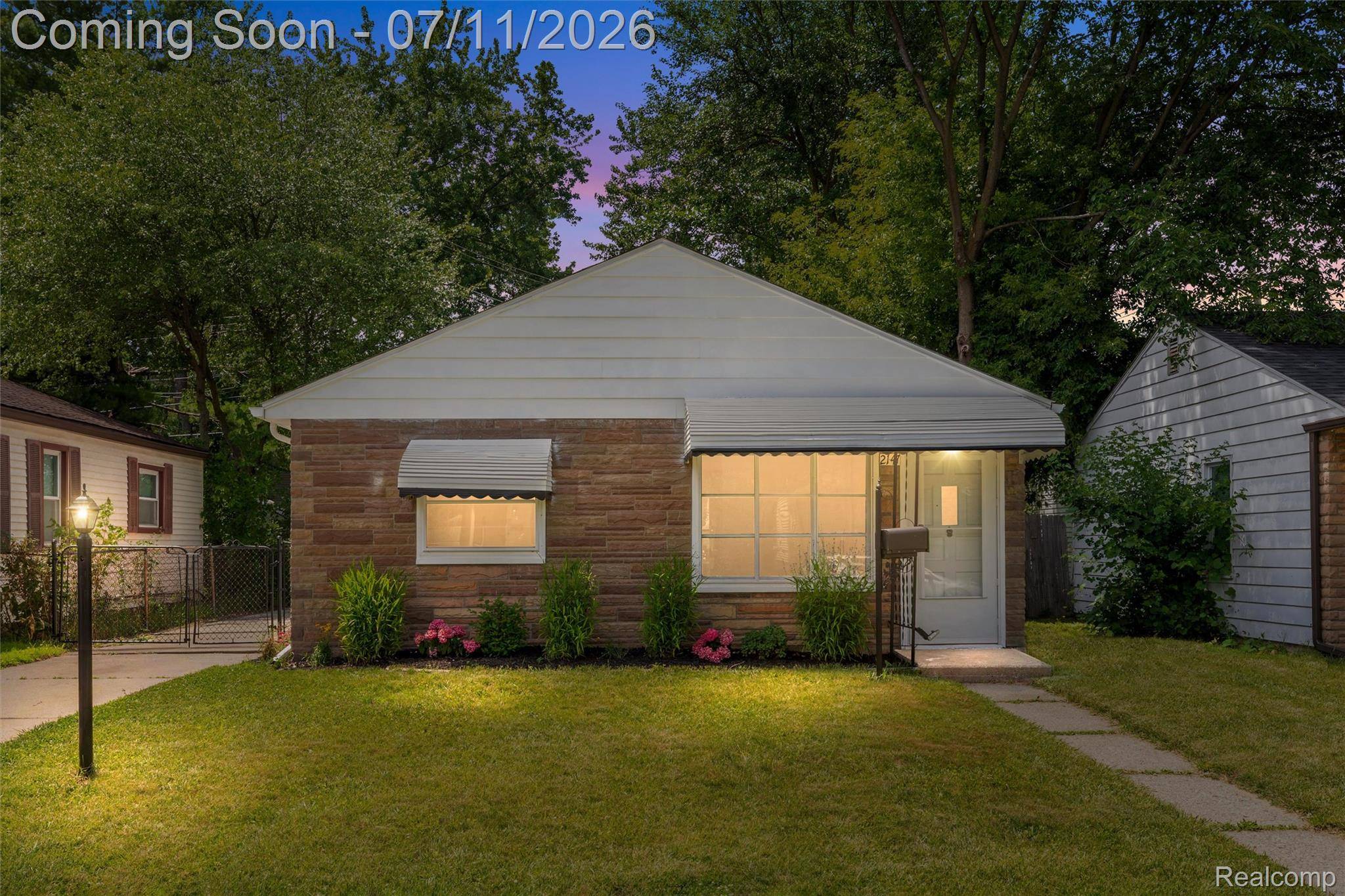 2147 E Almont ST, Ferndale, MI 48220