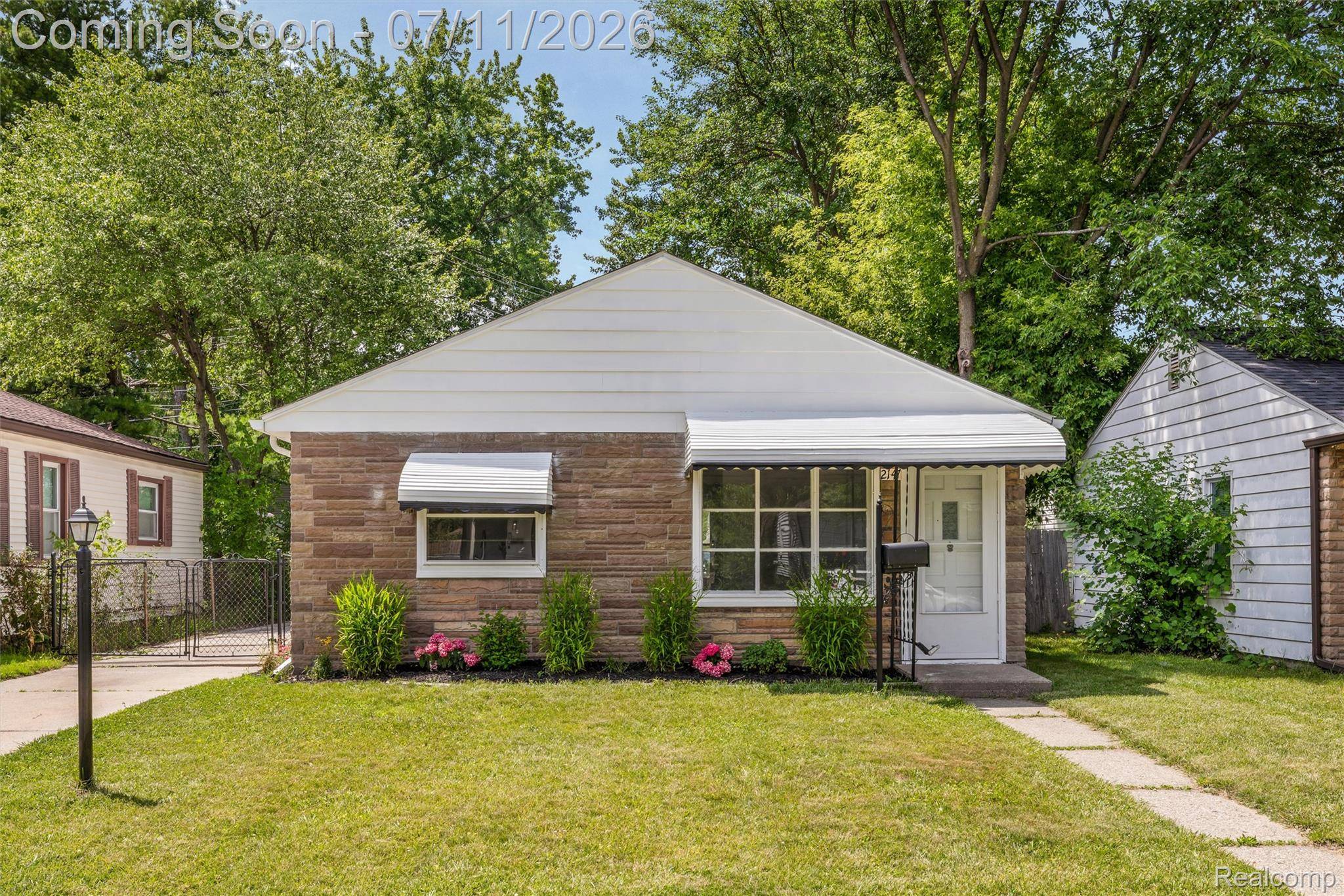 2147 E Almont ST, Ferndale, MI 48220
