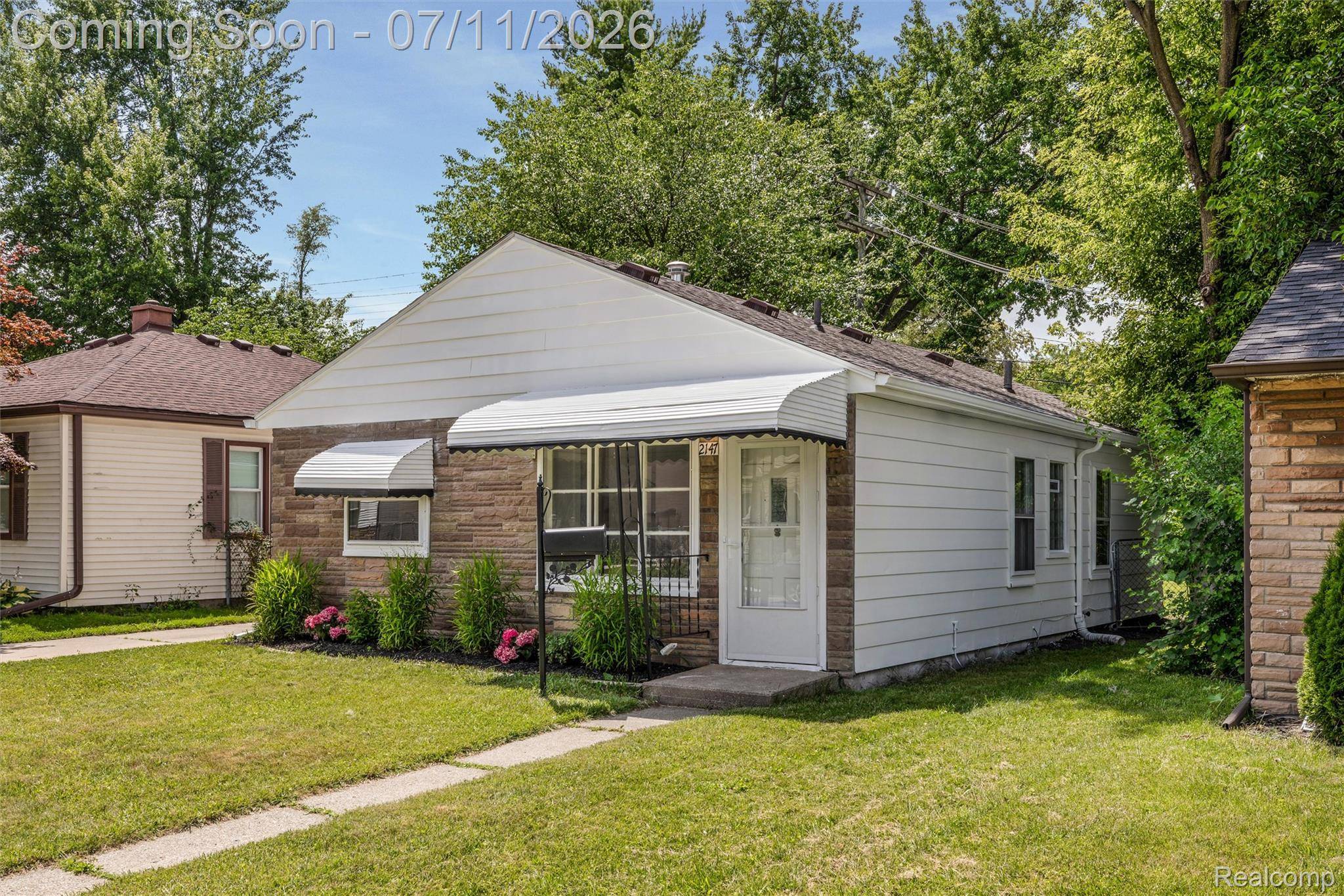 2147 E Almont ST, Ferndale, MI 48220