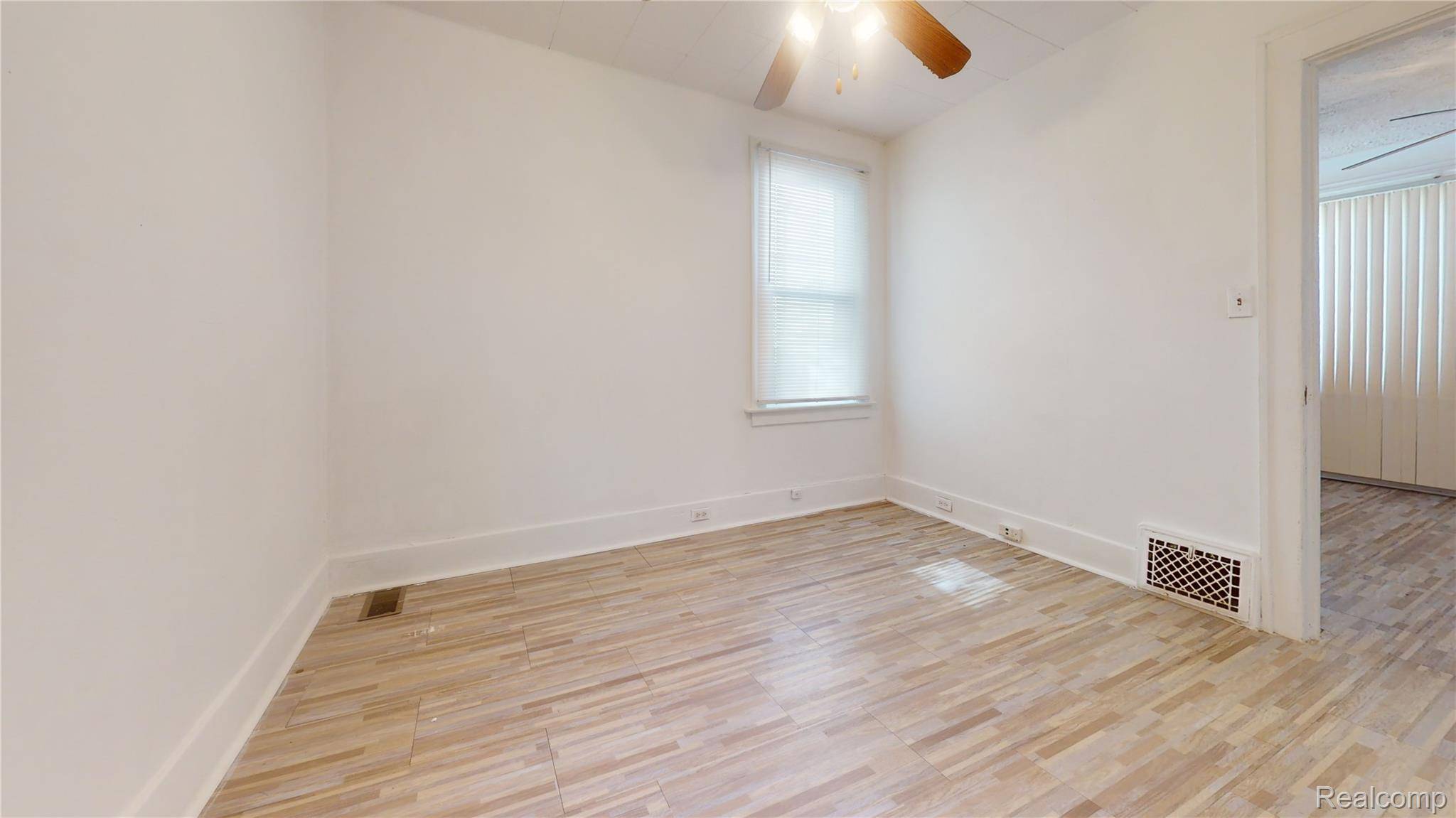 489 Central AVE, Pontiac, MI 48341