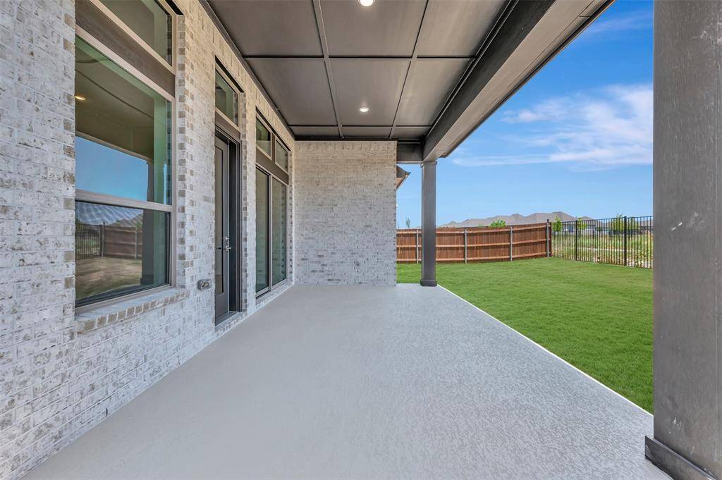 7829 Pondview Lane, Fort Worth, TX 76123