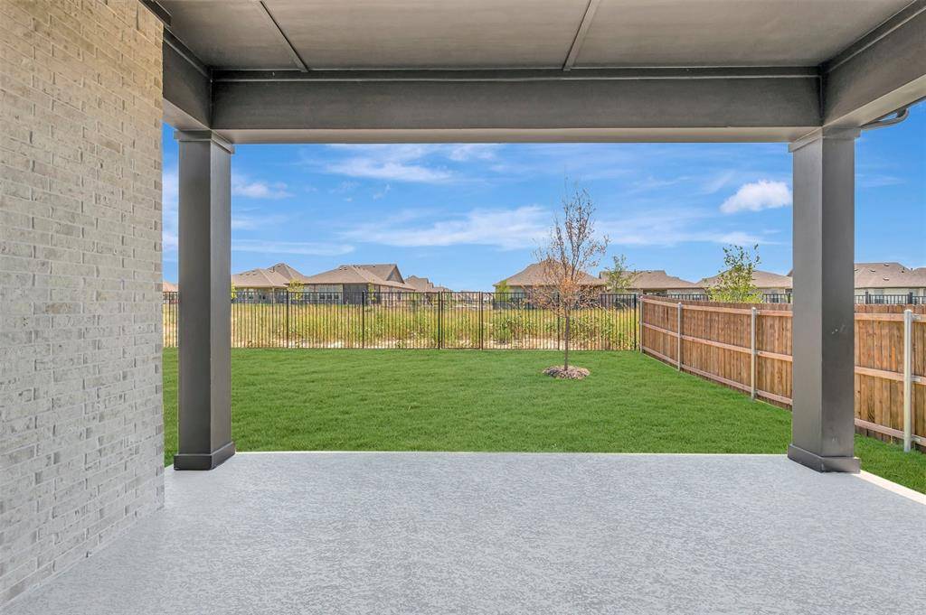 7829 Pondview Lane, Fort Worth, TX 76123