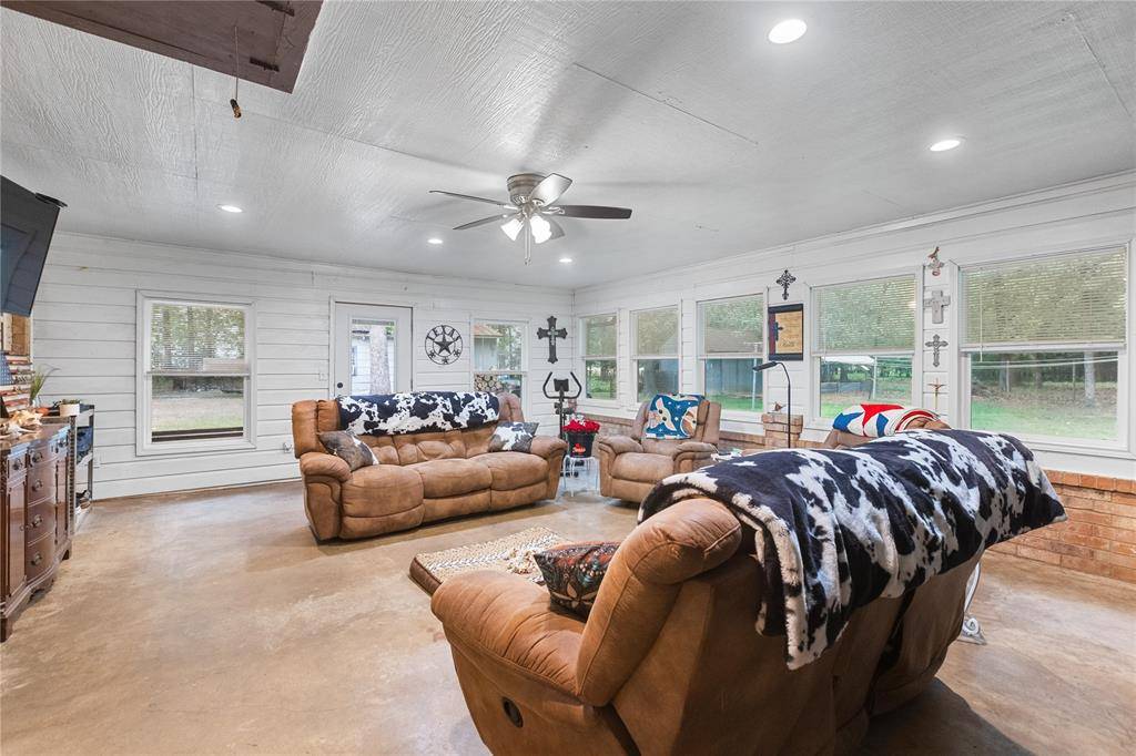454 County Road 1485, Bogata, TX 75417