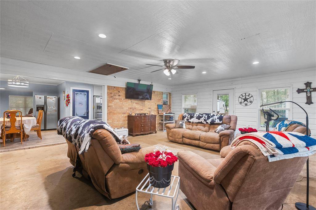 454 County Road 1485, Bogata, TX 75417