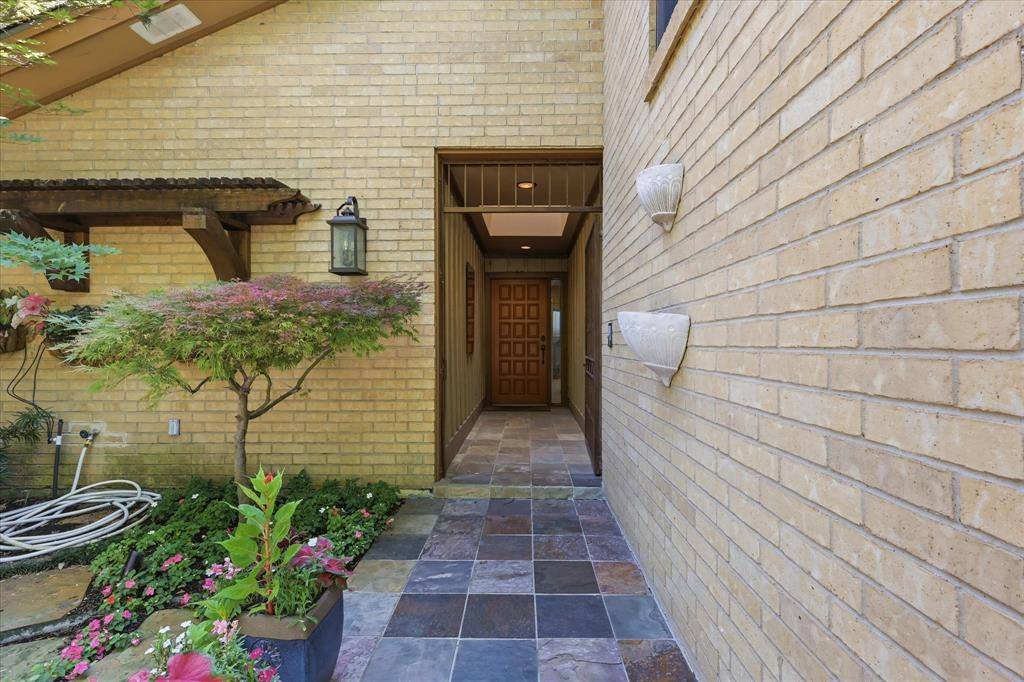 16702 Village Lane, Dallas, TX 75248