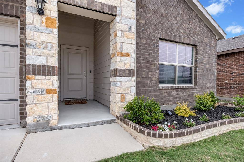 5208 Petal Meadows Drive, Fort Worth, TX 76179