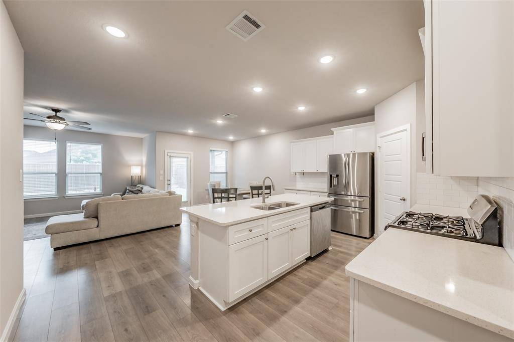 601 Bethpage Drive, Red Oak, TX 75154