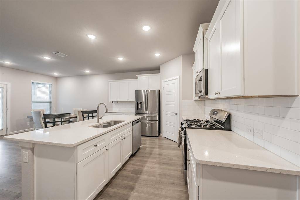 601 Bethpage Drive, Red Oak, TX 75154