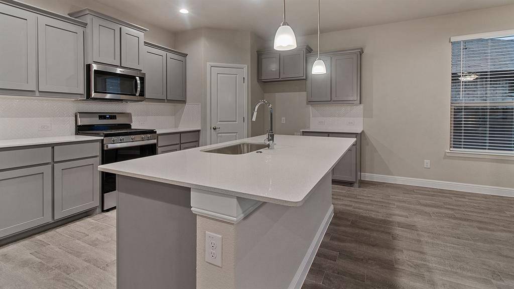 1437 CANTERBURY Trail, Desoto, TX 75115