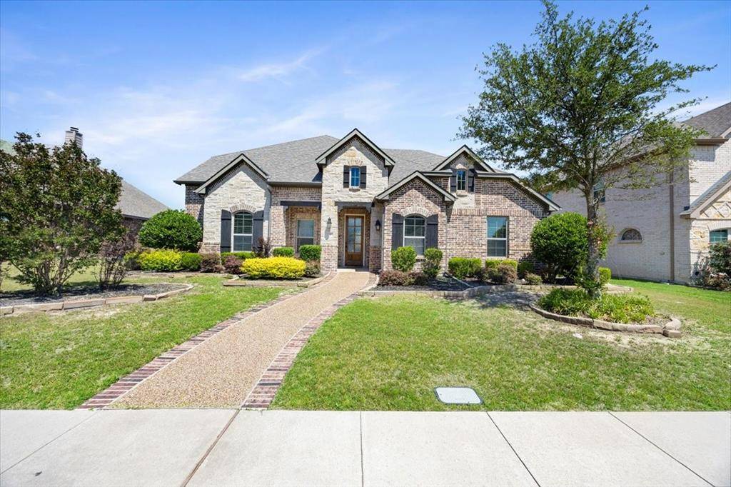 134 Pinewood Avenue, Red Oak, TX 75154