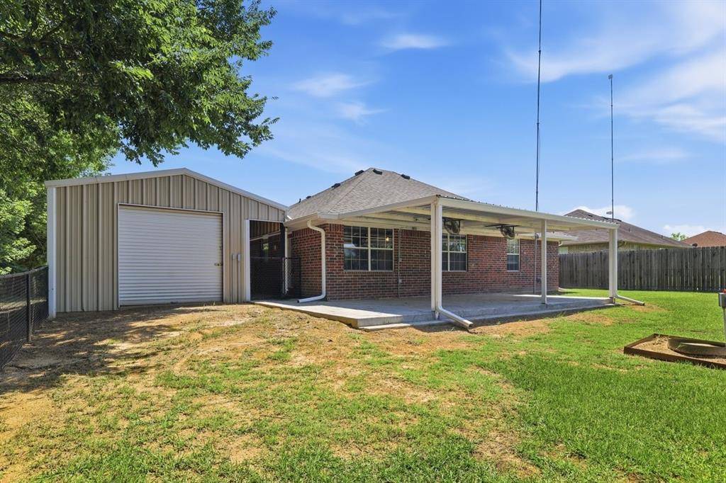 1974 County Road 33900, Powderly, TX 75473