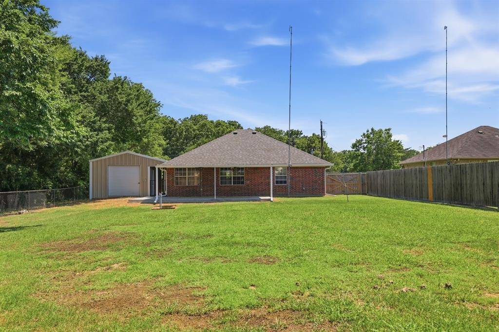 1974 County Road 33900, Powderly, TX 75473