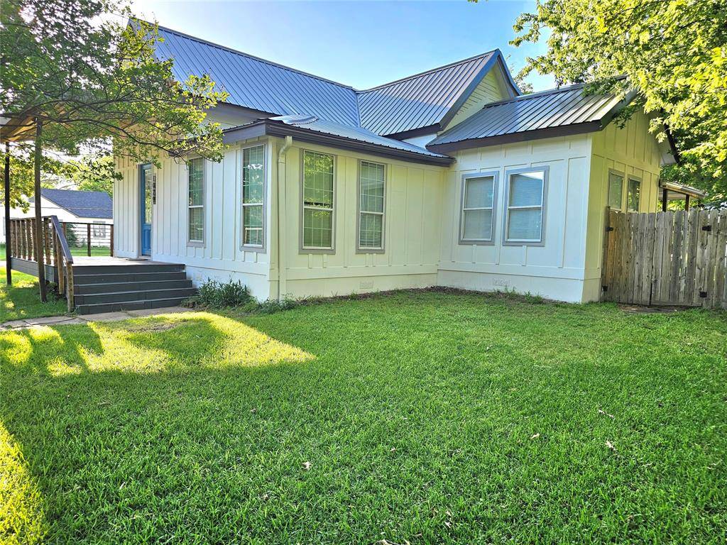 1029 W Shepherd Street, Denison, TX 75020