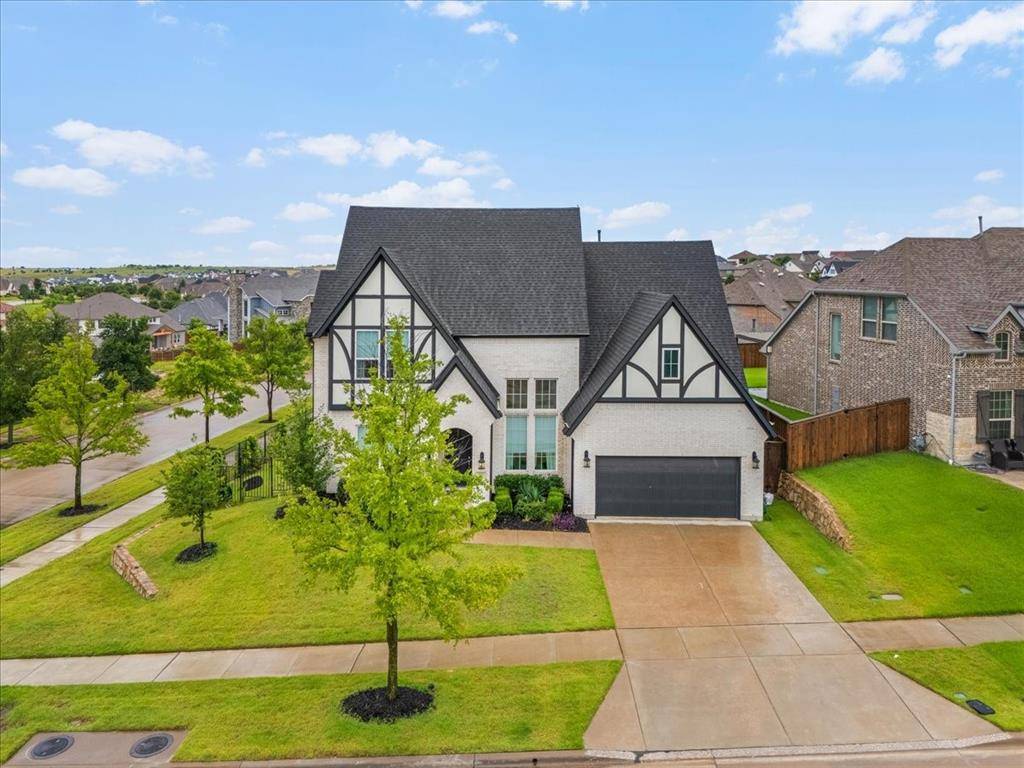 1725 Crested Ridge Road, Fort Worth, TX 76008