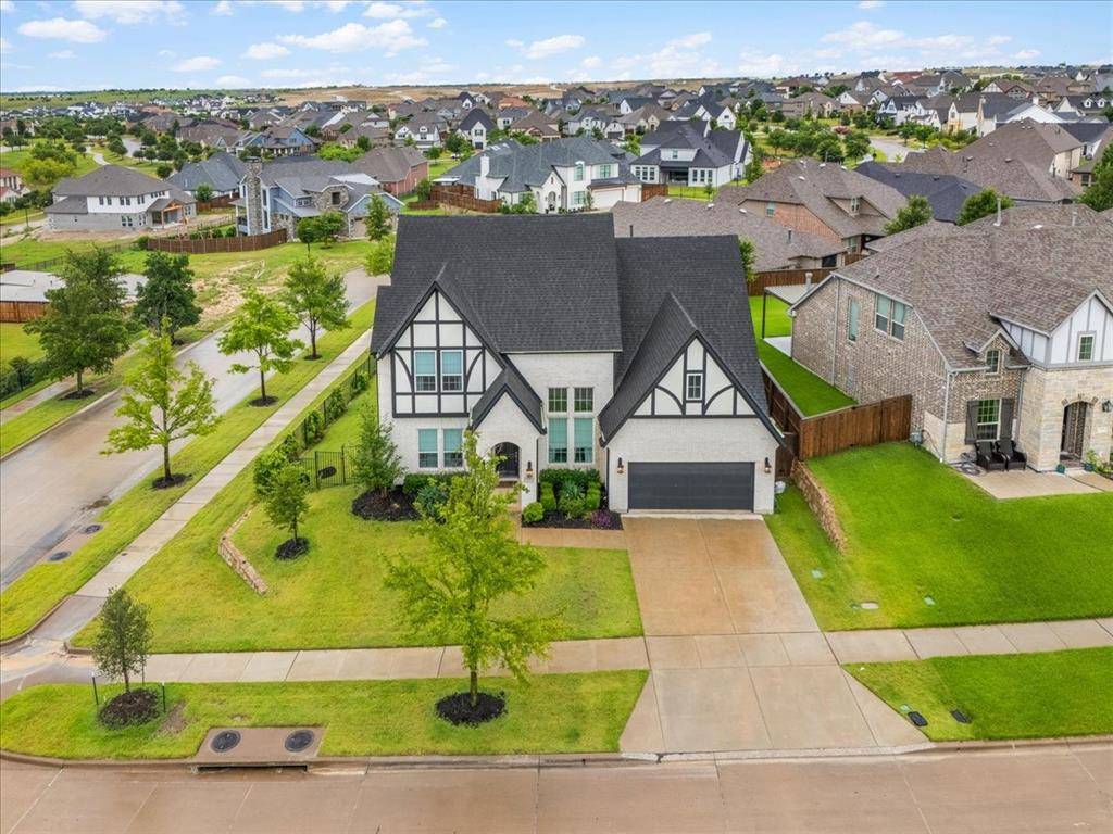 1725 Crested Ridge Road, Fort Worth, TX 76008