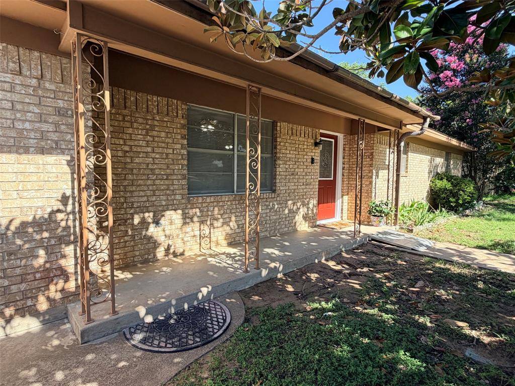 307 N Victor Street, Comanche, TX 76442