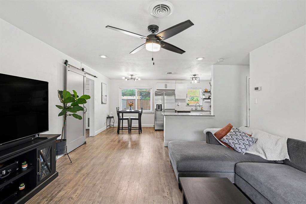 411 E Tucker Boulevard, Arlington, TX 76010