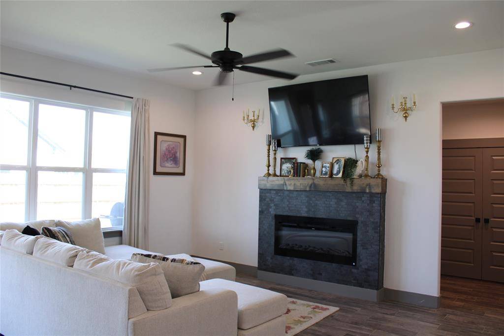 9221 Parkview, Tolar, TX 76476