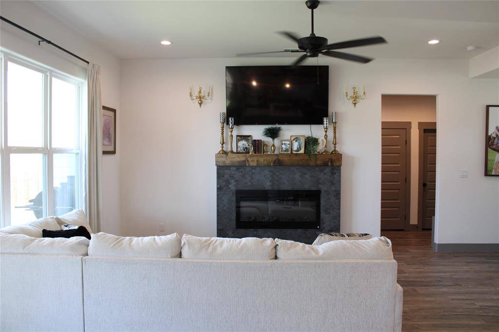 9221 Parkview, Tolar, TX 76476