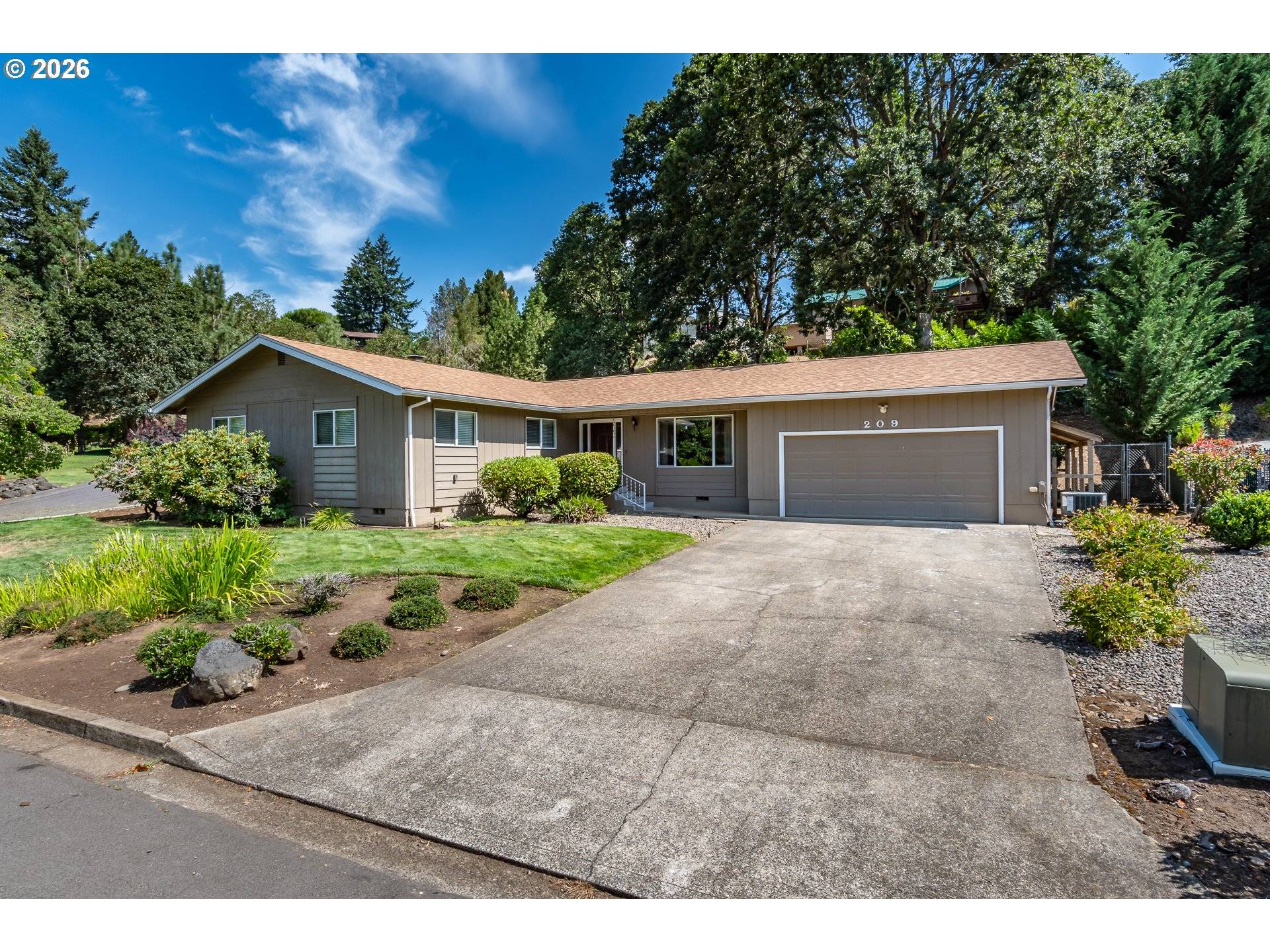 209 NORTH RIVER DR, Roseburg, OR 97470